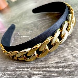 Black and gold head band.